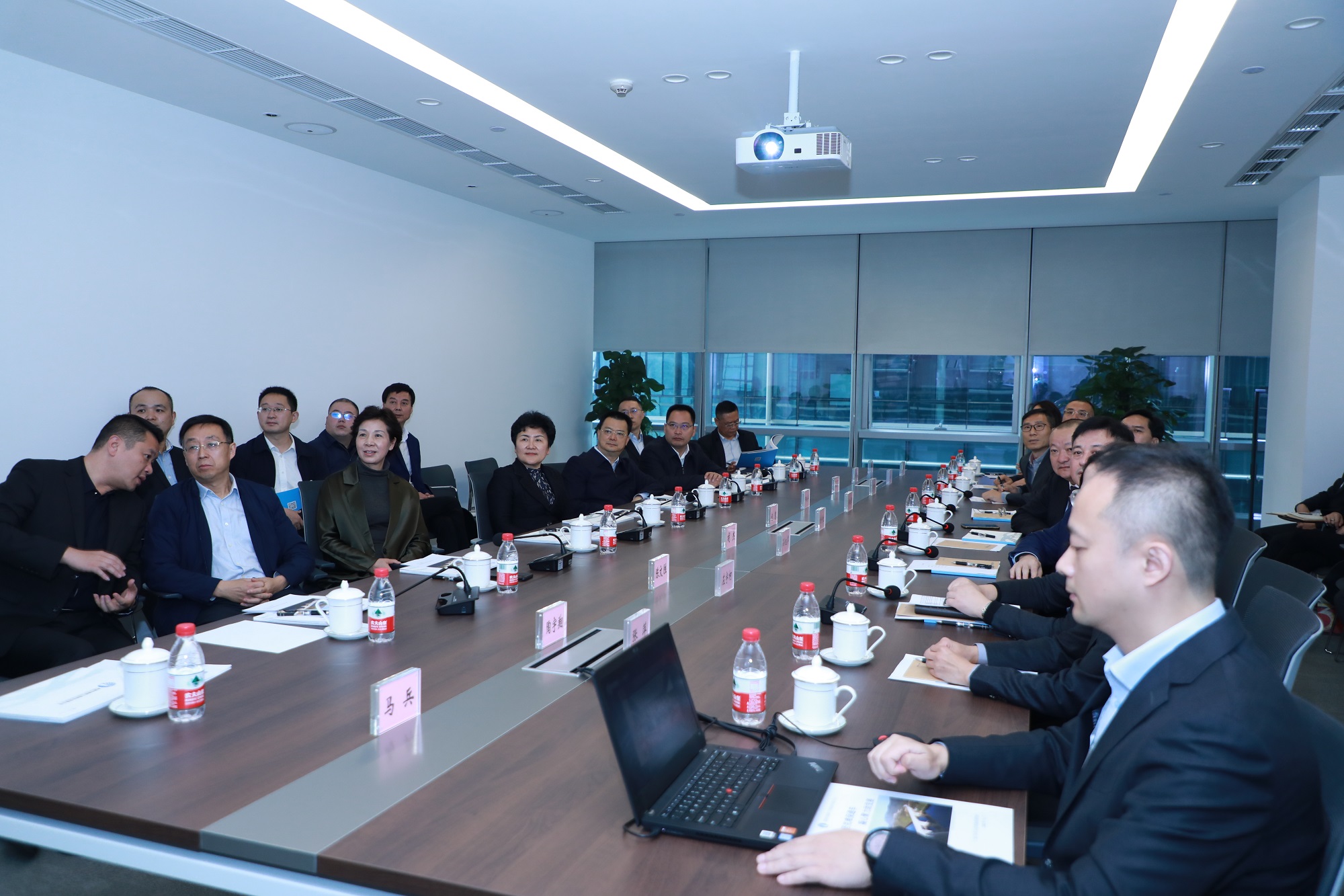 省人大常委會(huì)副主任、達(dá)州市委書記包惠蒞臨公司視察指導(dǎo)