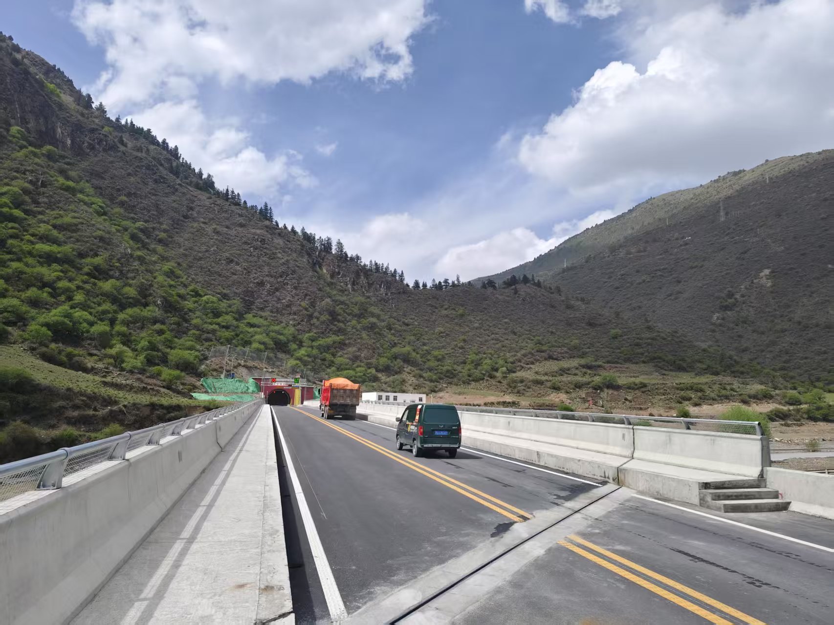 國道227項目正式通車，開啟壤塘交通新格局