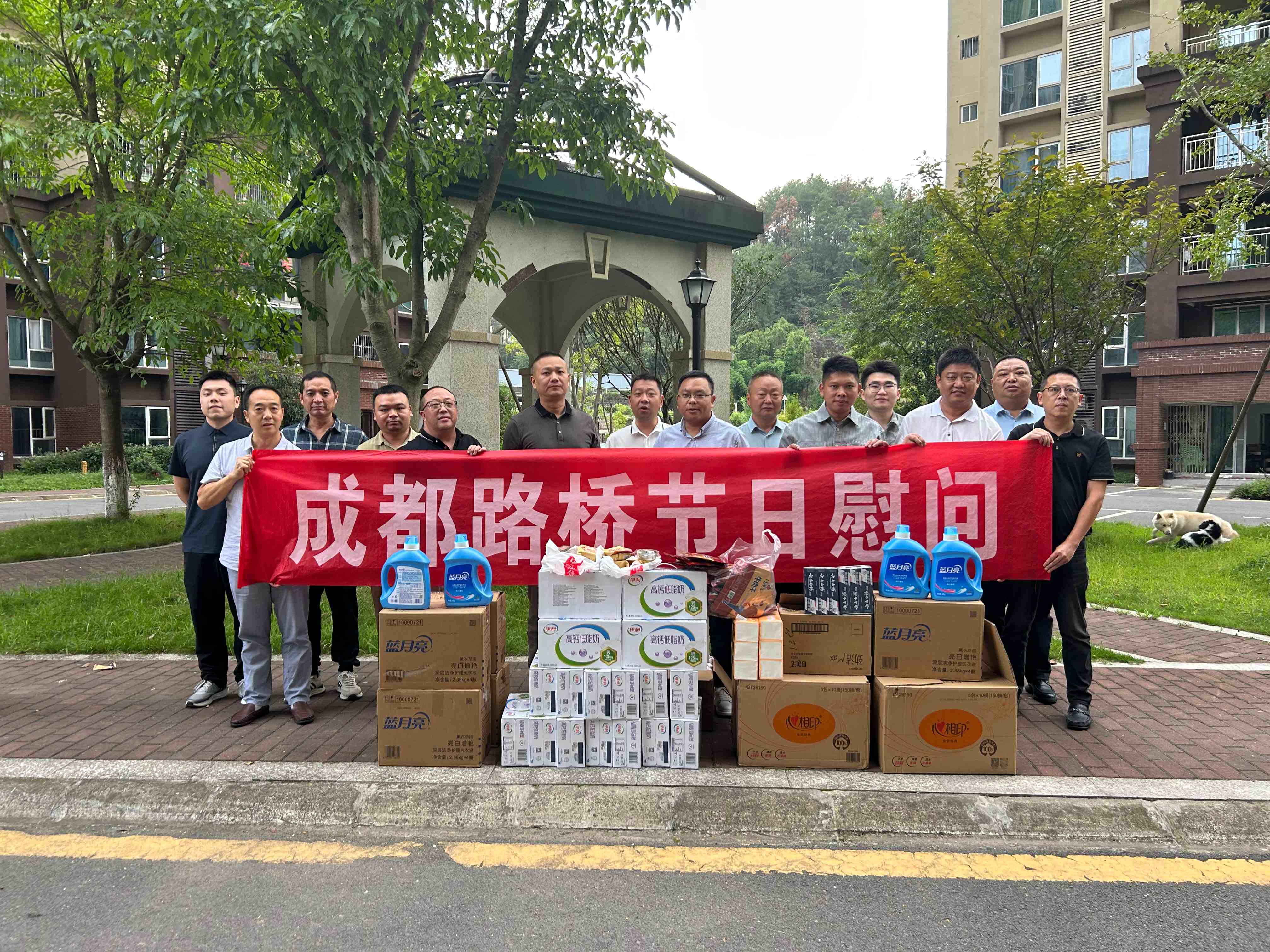 雙節(jié)前夕公司領(lǐng)導(dǎo)赴一線走訪慰問